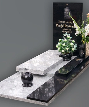 Надгробие 352